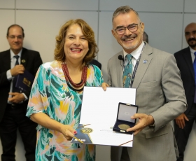 Reitora e pesquisadores da UnB recebem homenagem da Agência Espacial Brasileira. Foto: Agência Espacial Brasileira. 10/02/2023
